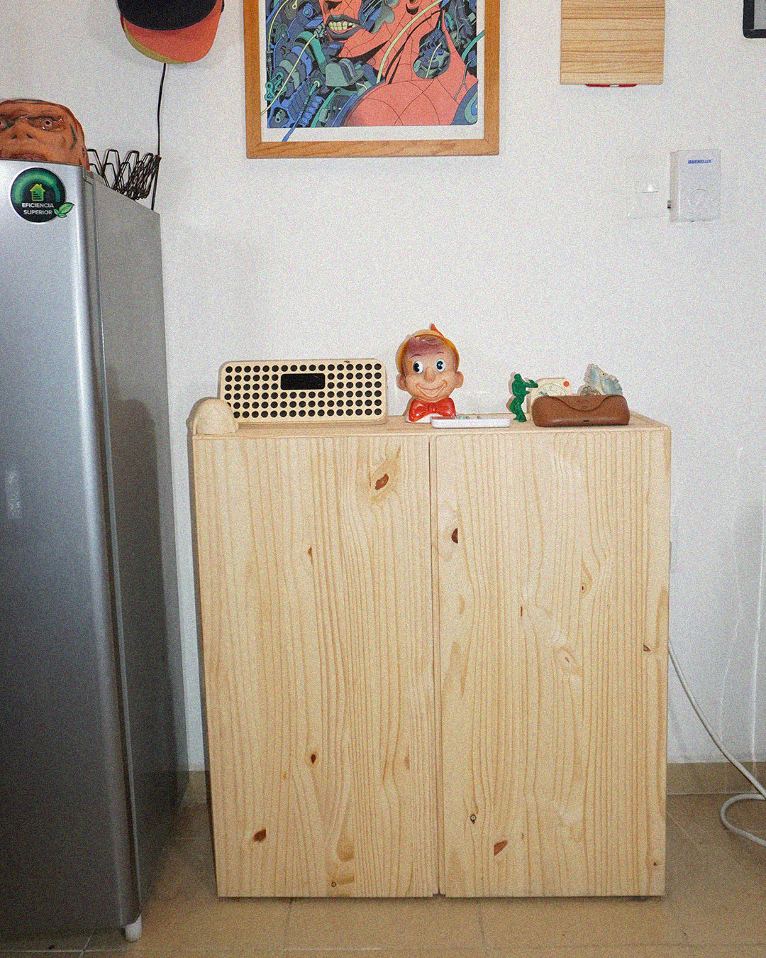 Gabinete de pino macizo con dos puertas II